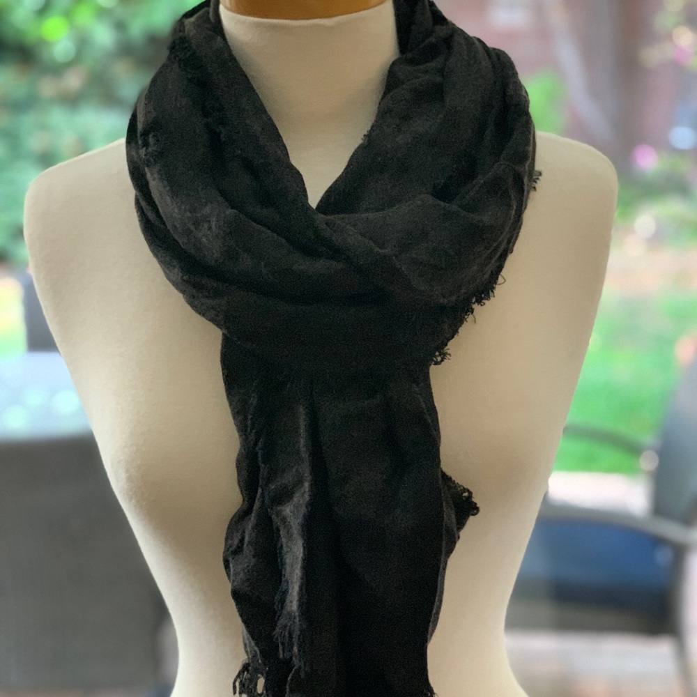 STEVE MADDEN infinity scarf with holes as designed  SIZE:  64" around, 19" wide